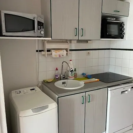 T2 - Proche Plage, Commerces Et Piscine Securisee - Fr-1-749-35 * Agde